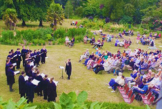 Selwyn choir in garden