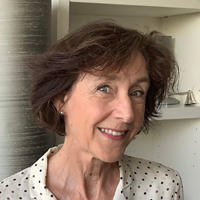 Dr Angela McNelly