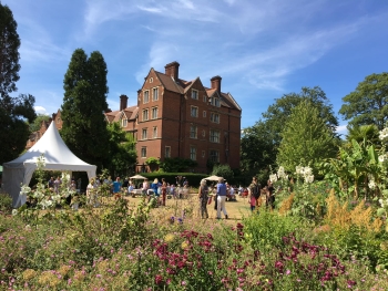 Friends and alumni of Selwyn enjoy the college gardens. Friends of Selwyn Gardens