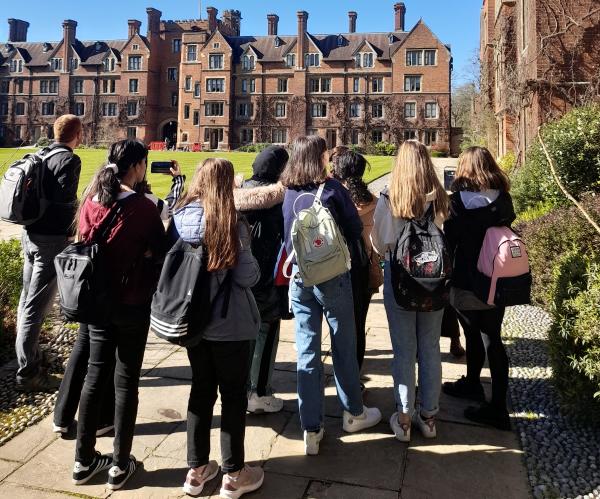 Students visting Selwyn College